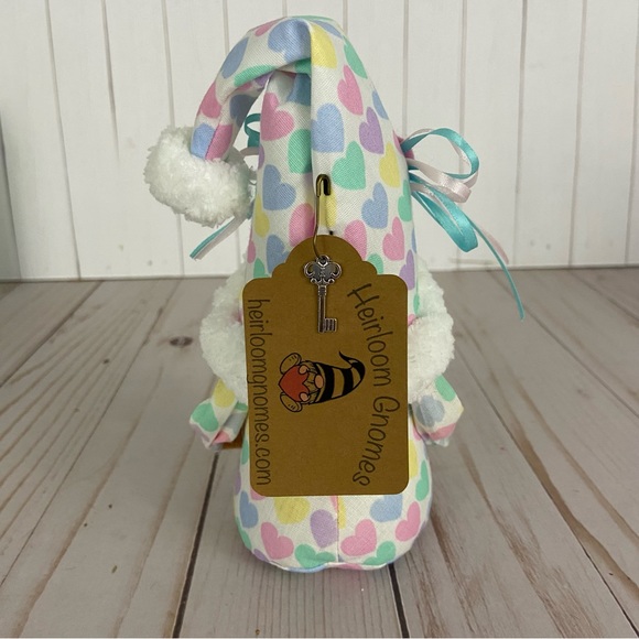 SOLD 🛑Valentine’s Day Gnome Vintage Heart Fabric White Pink Purple Aqua Home - Picture 10 of 12